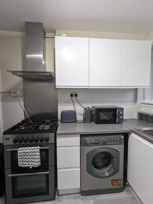 3 Bedroom Apartment Sleeps 8 إدنبرة المظهر الخارجي الصورة